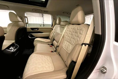2026 Nissan Armada Platinum Reserve 4WD - Split Bench Seat Package