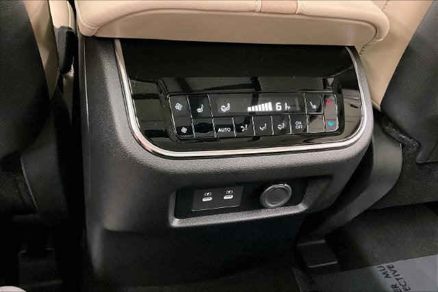 2026 Nissan Armada Platinum Reserve 4WD - Split Bench Seat Package