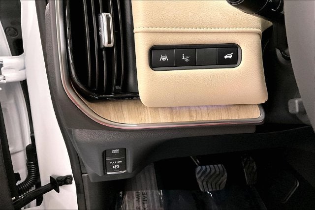 2026 Nissan Armada Platinum Reserve 4WD - Split Bench Seat Package