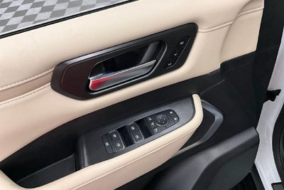 2026 Nissan Armada Platinum Reserve 4WD - Split Bench Seat Package