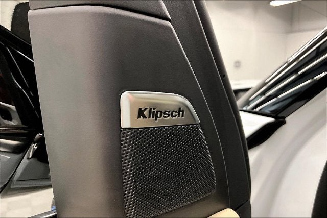 2026 Nissan Armada Platinum Reserve 4WD - Split Bench Seat Package