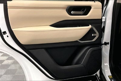 2026 Nissan Armada Platinum Reserve 4WD - Split Bench Seat Package