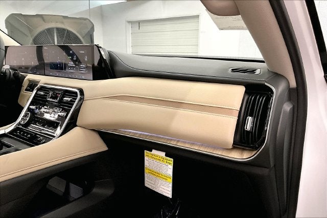 2026 Nissan Armada Platinum Reserve 4WD - Split Bench Seat Package
