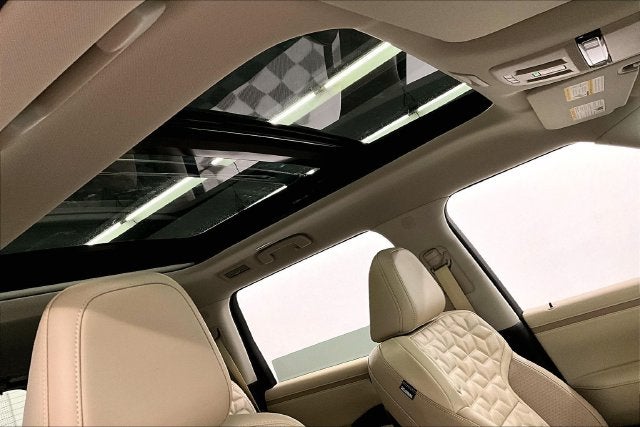 2026 Nissan Armada Platinum Reserve 4WD - Split Bench Seat Package