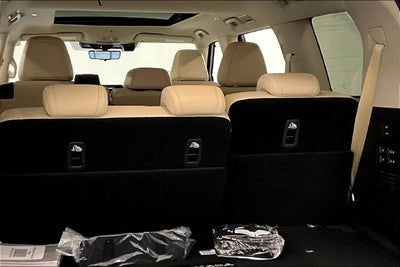 2026 Nissan Armada Platinum Reserve 4WD - Split Bench Seat Package