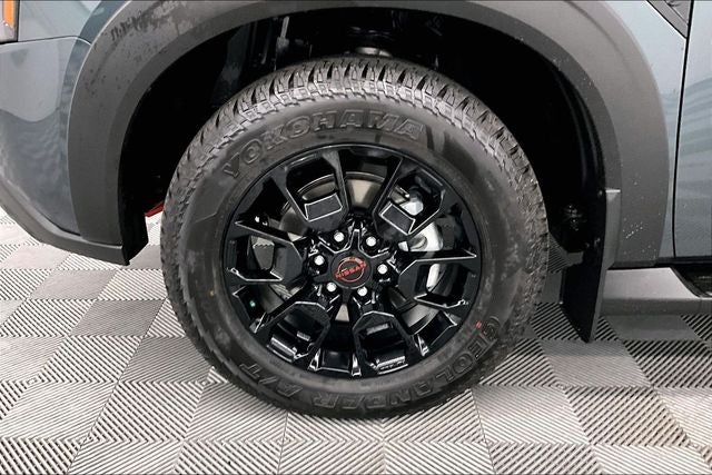 2026 Nissan Armada PRO-4X 4WD - Premium Pkg with Captain Chairs