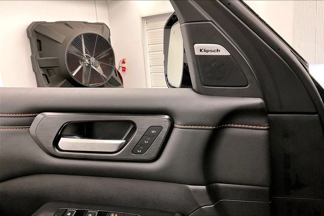 2026 Nissan Armada PRO-4X 4WD - Premium Pkg with Captain Chairs