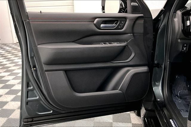 2026 Nissan Armada PRO-4X 4WD - Premium Pkg with Captain Chairs