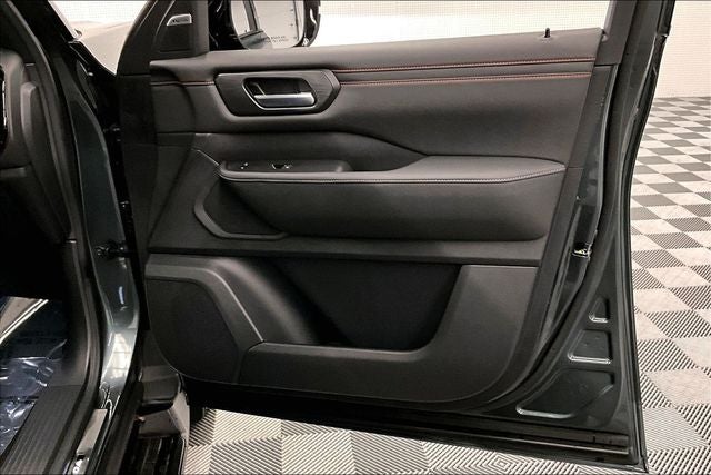 2026 Nissan Armada PRO-4X 4WD - Premium Pkg with Captain Chairs