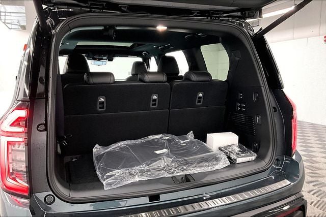 2026 Nissan Armada PRO-4X 4WD - Premium Pkg with Captain Chairs