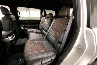 2026 Nissan Armada Platinum 4WD - Split Bench Seat Package