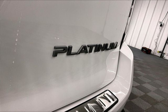 2026 Nissan Armada Platinum 4WD - Split Bench Seat Package