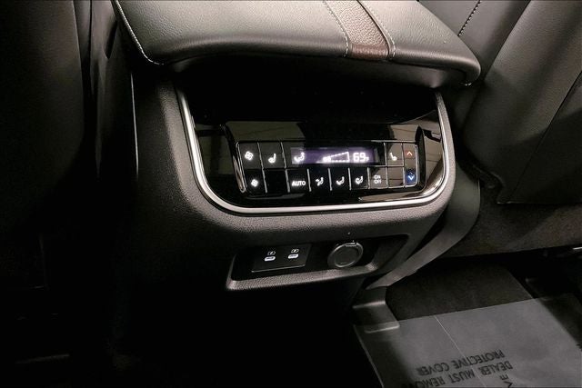 2026 Nissan Armada Platinum 4WD - Split Bench Seat Package