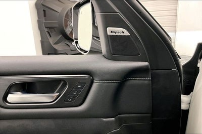 2026 Nissan Armada Platinum 4WD - Split Bench Seat Package