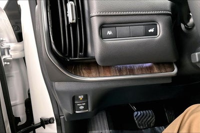 2026 Nissan Armada Platinum 4WD - Split Bench Seat Package