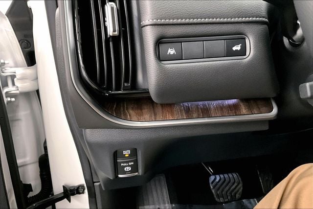 2026 Nissan Armada Platinum 4WD - Split Bench Seat Package