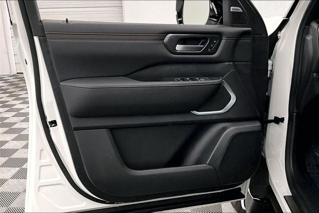 2026 Nissan Armada Platinum 4WD - Split Bench Seat Package