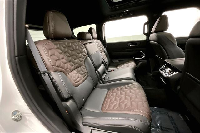 2026 Nissan Armada Platinum 4WD - Split Bench Seat Package