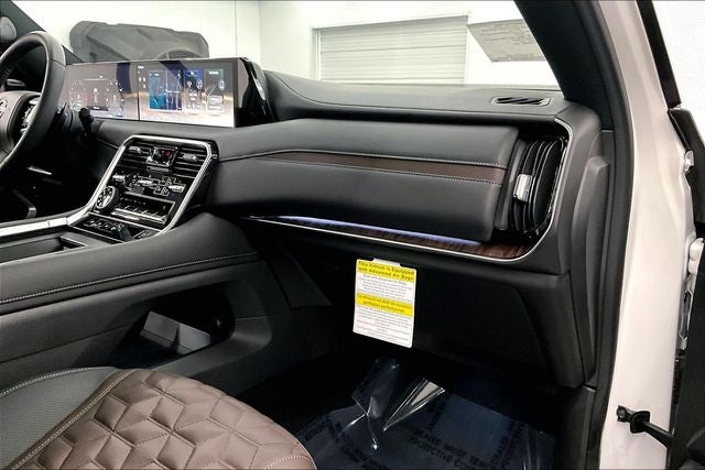 2026 Nissan Armada Platinum 4WD - Split Bench Seat Package