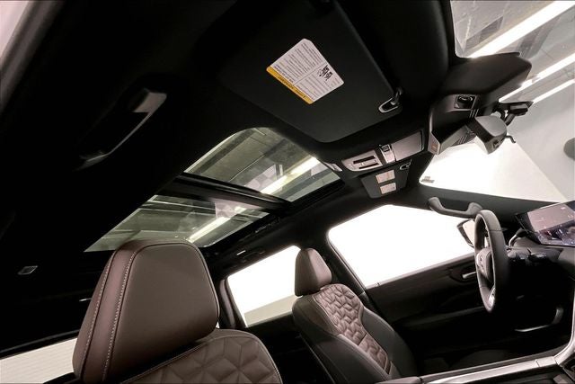 2026 Nissan Armada Platinum 4WD - Split Bench Seat Package