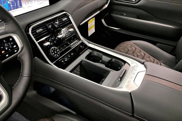 2026 Nissan Armada Platinum 4WD - Split Bench Seat Package