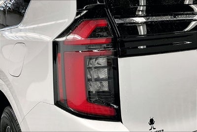 2027 Nissan Armada SL 4WD - Split Bench Seat Package