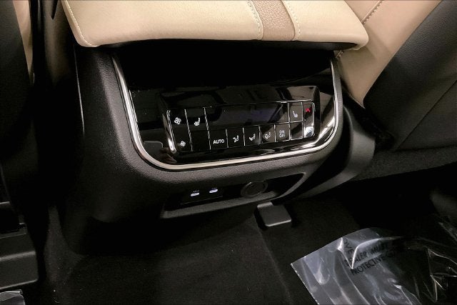2027 Nissan Armada SL 4WD - Split Bench Seat Package