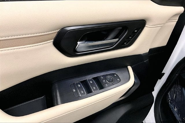 2027 Nissan Armada SL 4WD - Split Bench Seat Package