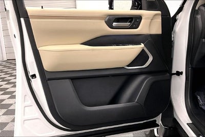 2027 Nissan Armada SL 4WD - Split Bench Seat Package