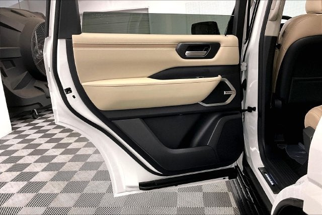 2027 Nissan Armada SL 4WD - Split Bench Seat Package