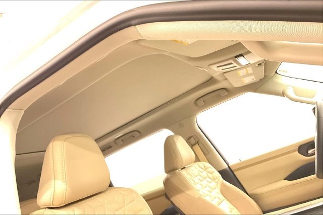 2027 Nissan Armada SL 4WD - Split Bench Seat Package