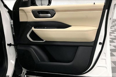 2027 Nissan Armada SL 4WD - Split Bench Seat Package