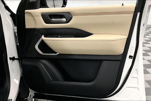 2027 Nissan Armada SL 4WD - Split Bench Seat Package