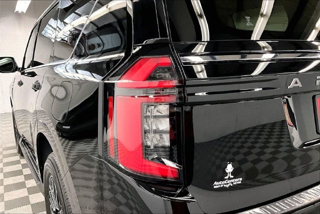 2027 Nissan Armada SL 4WD - Split Bench Seat Package