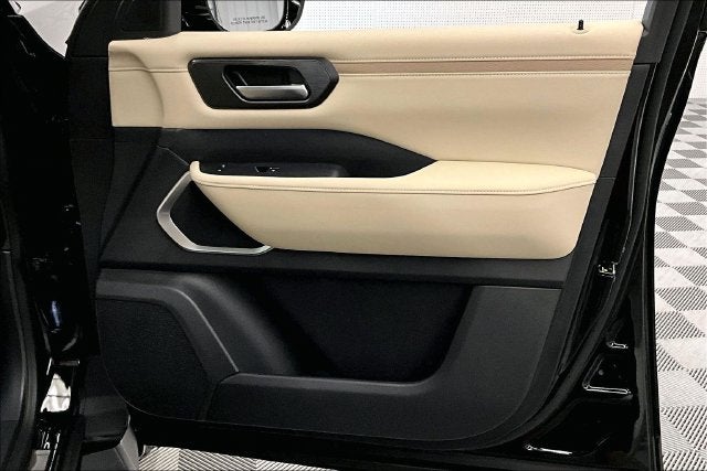 2027 Nissan Armada SL 4WD - Split Bench Seat Package