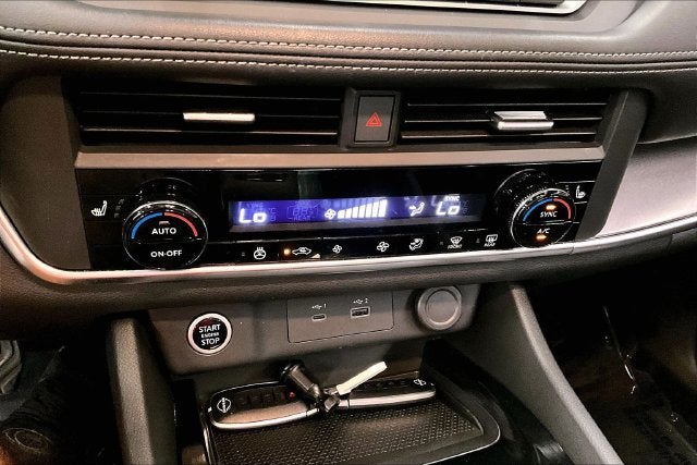 2023 Nissan Rogue SV AWD-Premium Package-Panoramic Roof