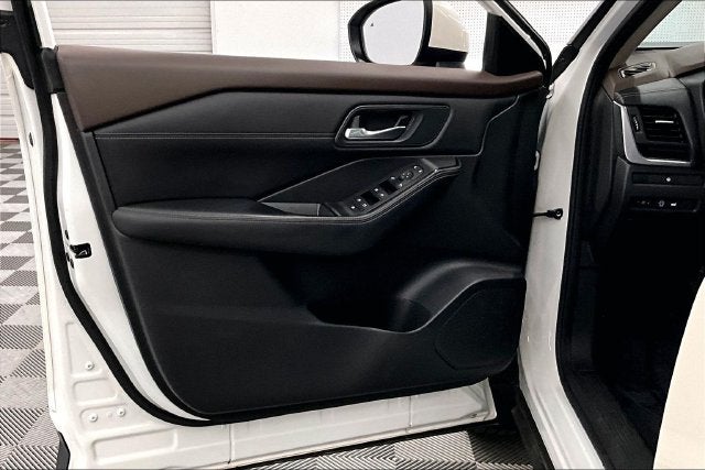 2023 Nissan Rogue SV AWD-Premium Package-Panoramic Roof