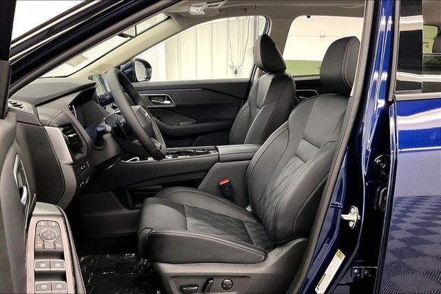 2025 Nissan Rogue Platinum AWD - Premium Package