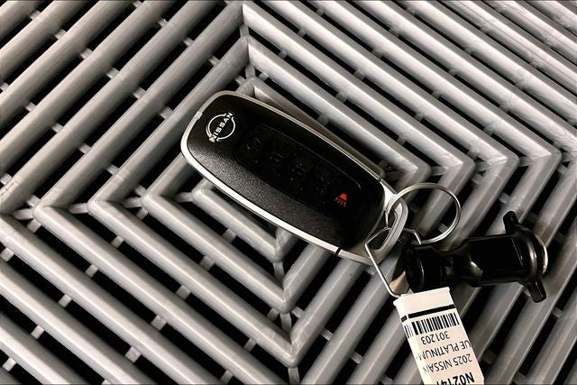 2025 Nissan Rogue Platinum AWD - Premium Package