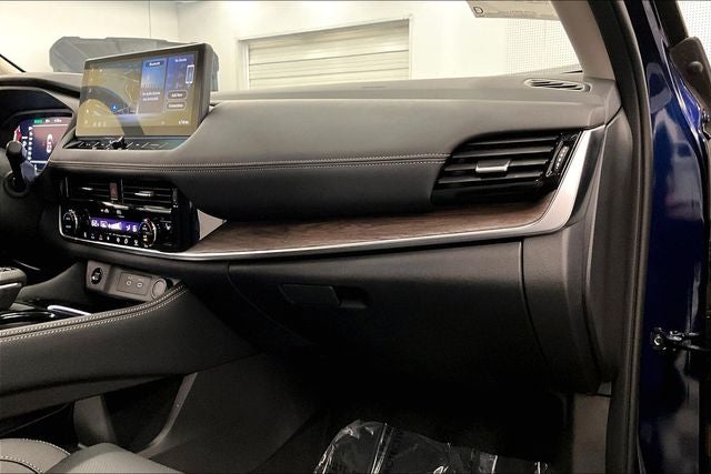 2025 Nissan Rogue Platinum AWD - Premium Package