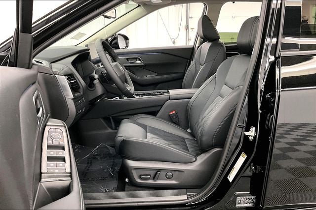 2026 Nissan Rogue Platinum AWD - Premium Package