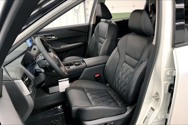 2025 Nissan Rogue Platinum AWD - Premium and Tech Packages