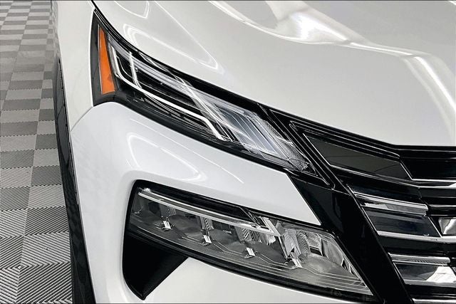 2025 Nissan Rogue Platinum AWD - Premium and Tech Packages