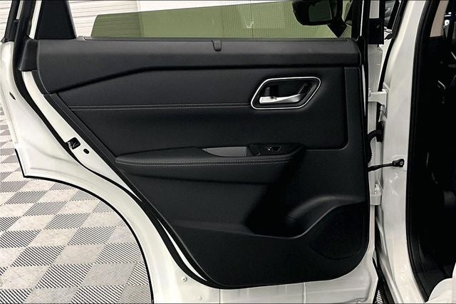 2025 Nissan Rogue Platinum AWD - Premium and Tech Packages