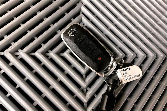 2026 Nissan Rogue Platinum AWD - Premium Package