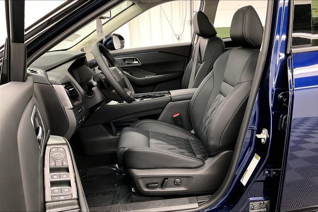 2026 Nissan Rogue Platinum AWD - Premium Package