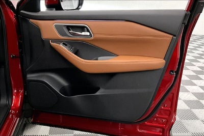2026 Nissan Rogue Platinum AWD - Premium Package