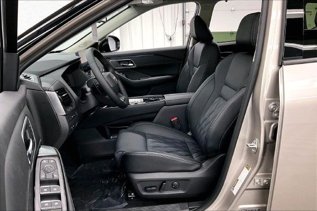 2026 Nissan Rogue Platinum AWD - Premium Package