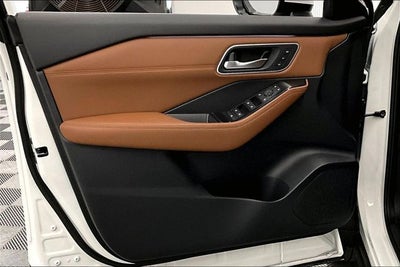 2026 Nissan Rogue Platinum AWD - Premium Package