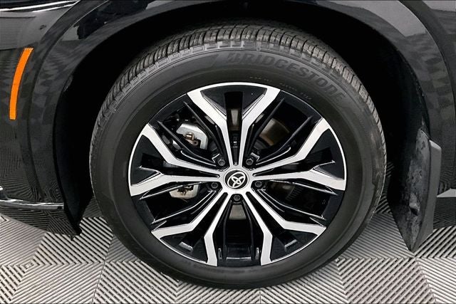 2025 Toyota Crown Signia XLE AWD - Adaptive Cruise - Htd Leather